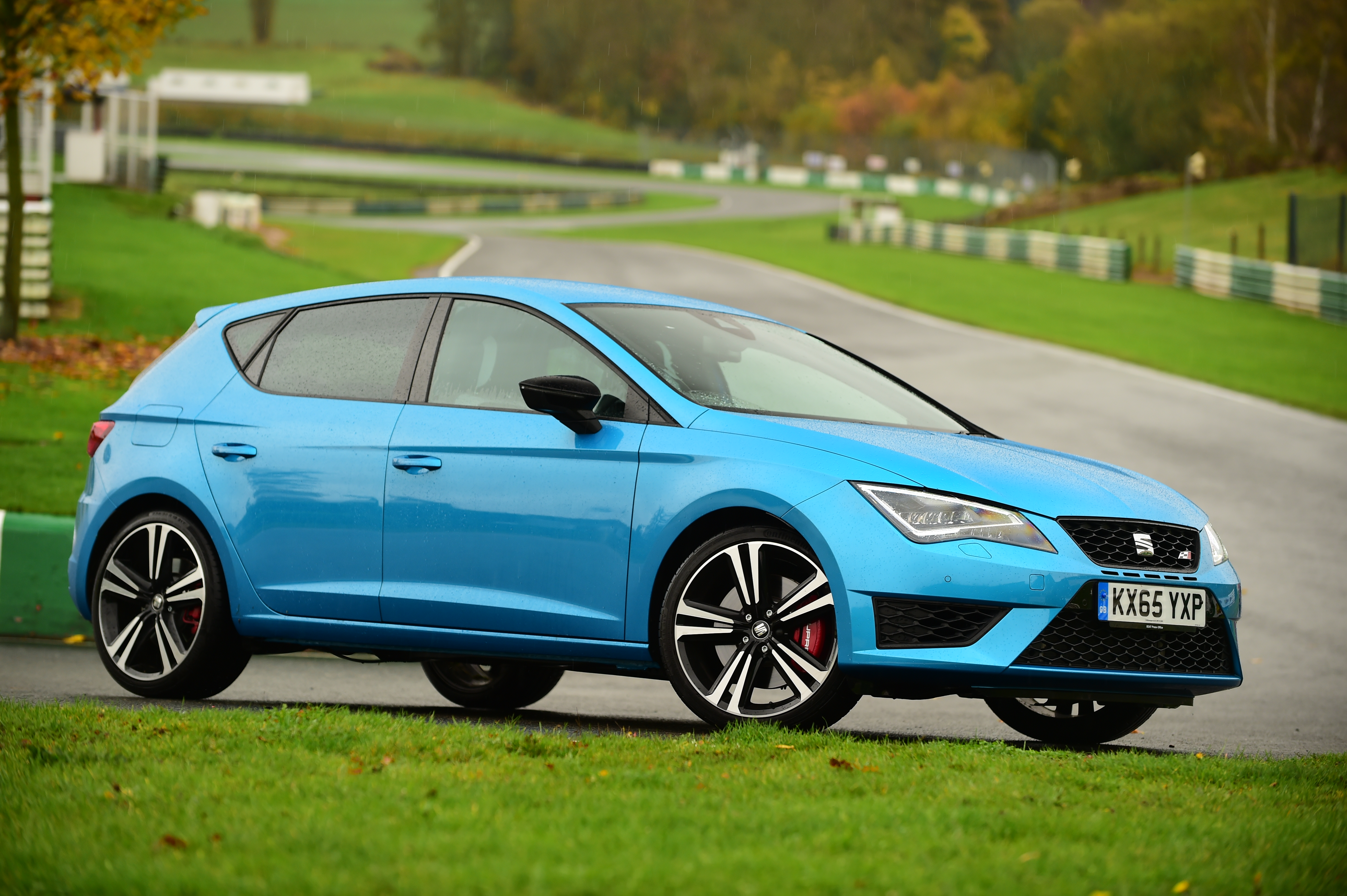 SEAT Leon Cupra 280 front quarter