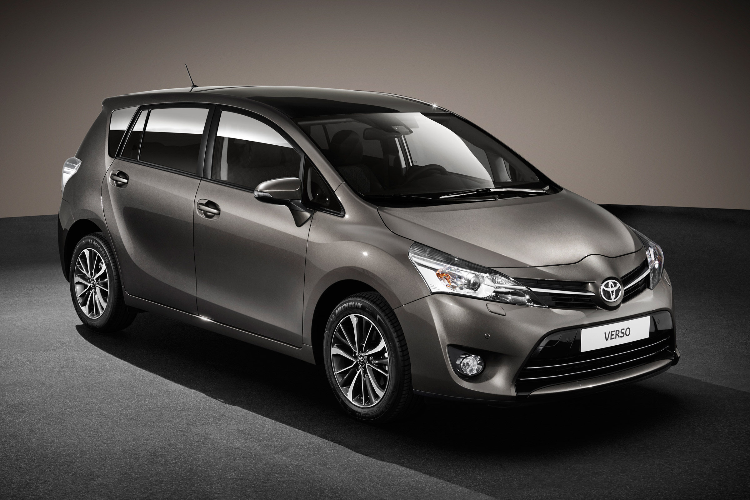 Toyota Verso 2016 - European model front