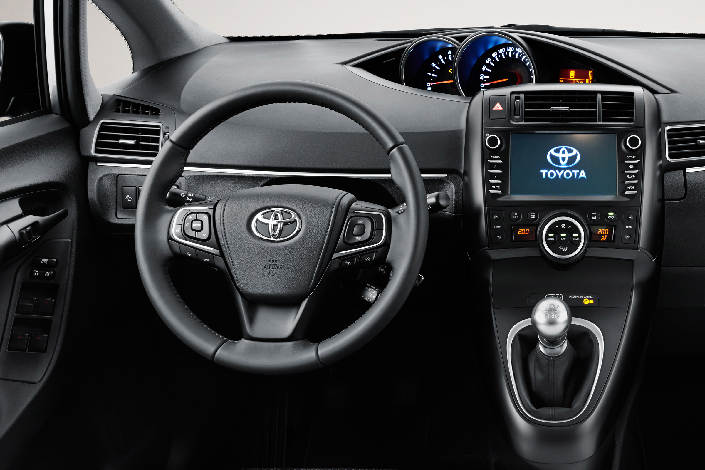 Toyota Verso 2016 - European model interior