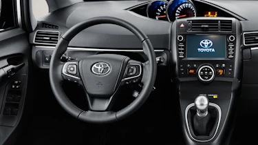 Toyota Verso 2016 - European model interior