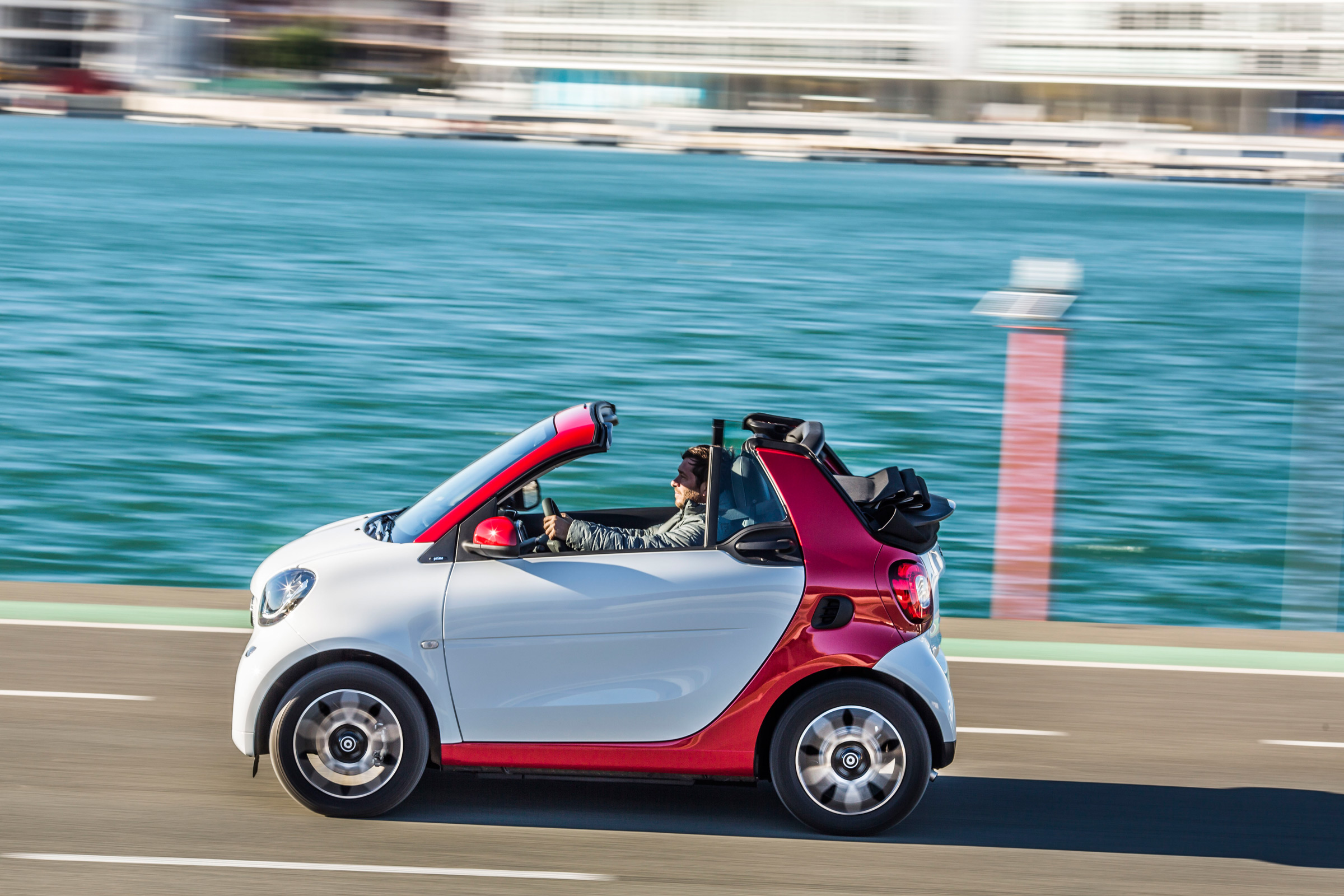 Smart ForTwo Cabrio 2016 - side tracking