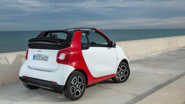 Smart ForTwo Cabrio 2016 - rear quarter 2