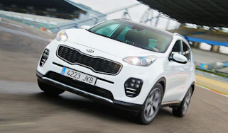 Kia Sportage 2016 - cropped front cornering