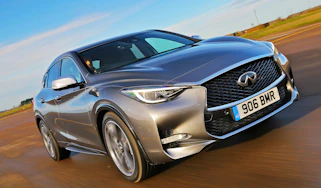 Infiniti Q30 2.2 diesel 2016 - front tracking cropped
