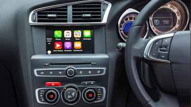 DS 4 Crossback 2016 - dash close up