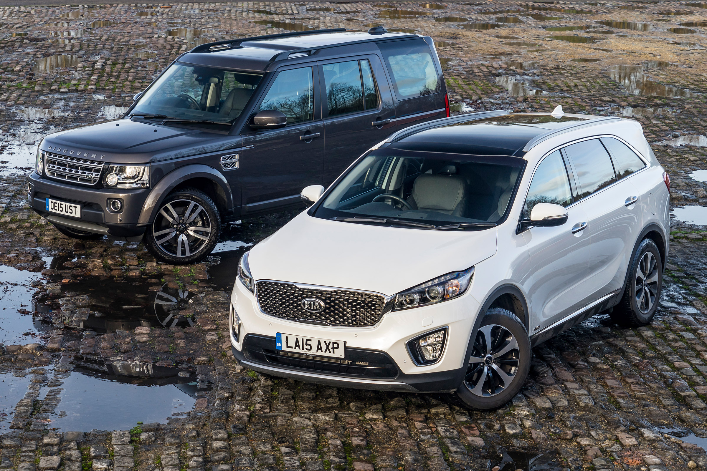 Used Range Rover Discovery 4 vs New Kia Sorento - front