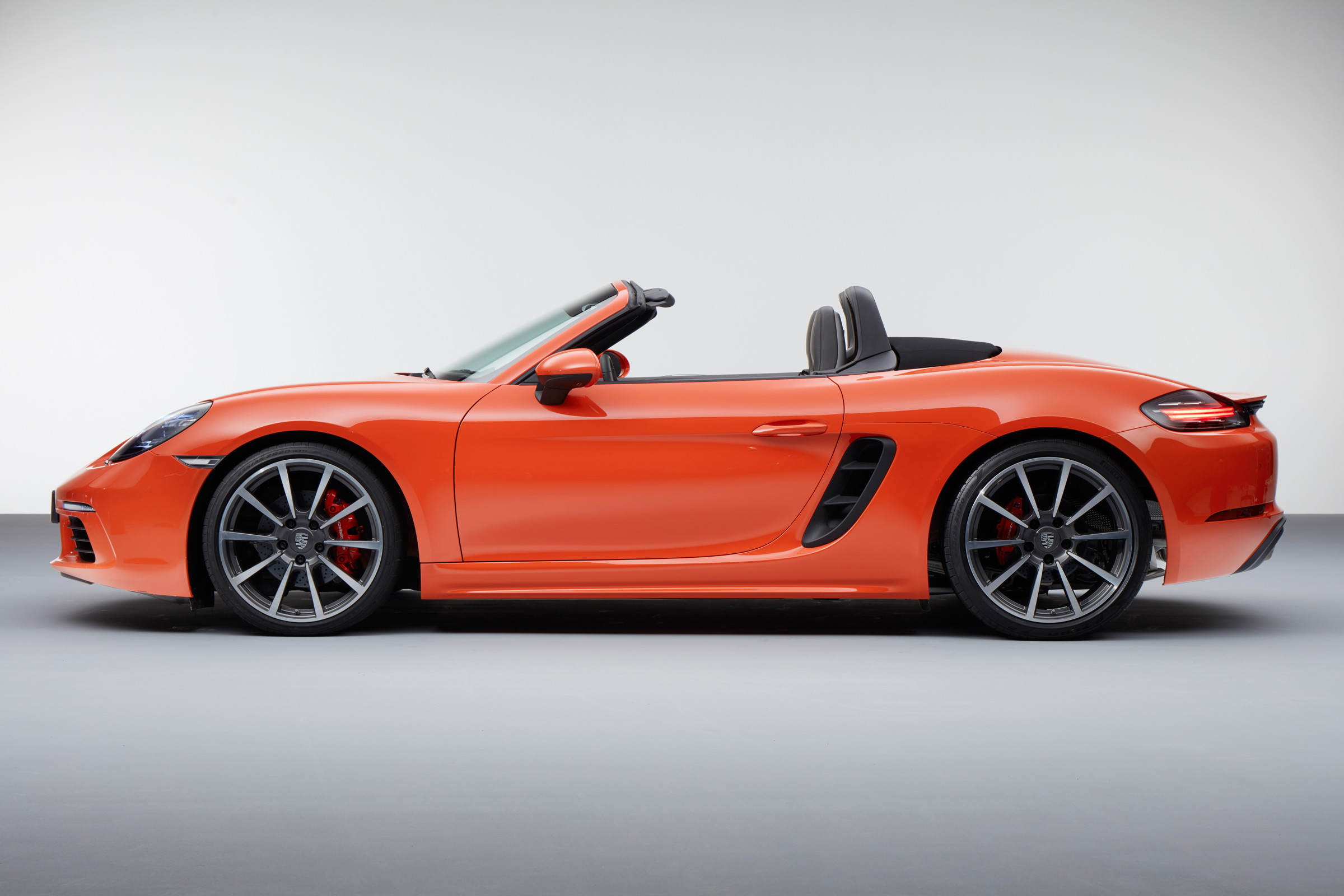 Porsche 718 Boxster - side