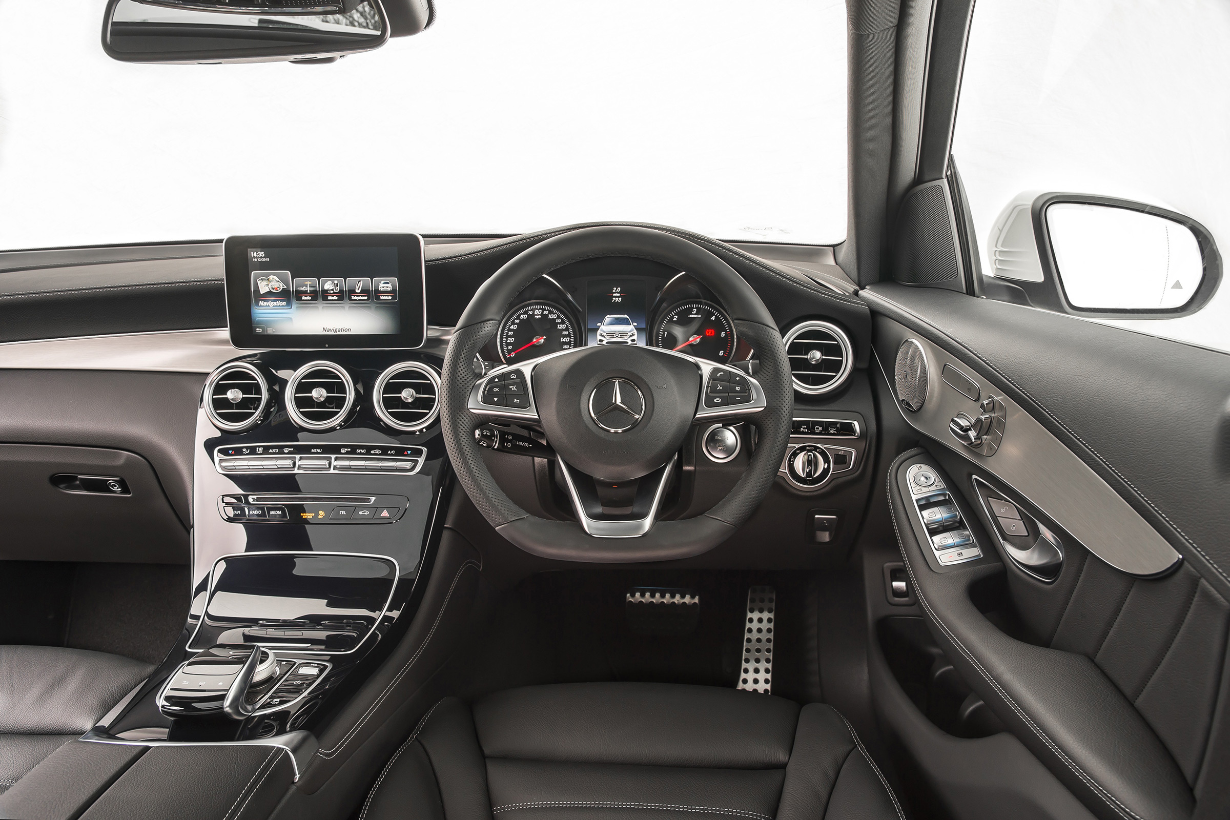 Mercedes GLC 250d 2016 - dashboard
