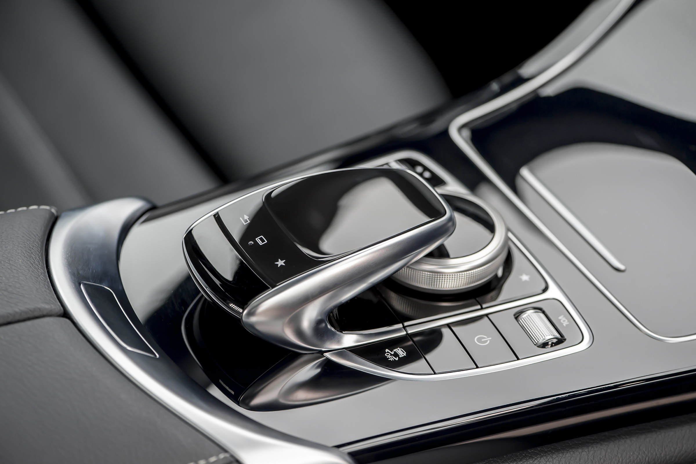 Mercedes GLC 250d 2016 - touchscreen