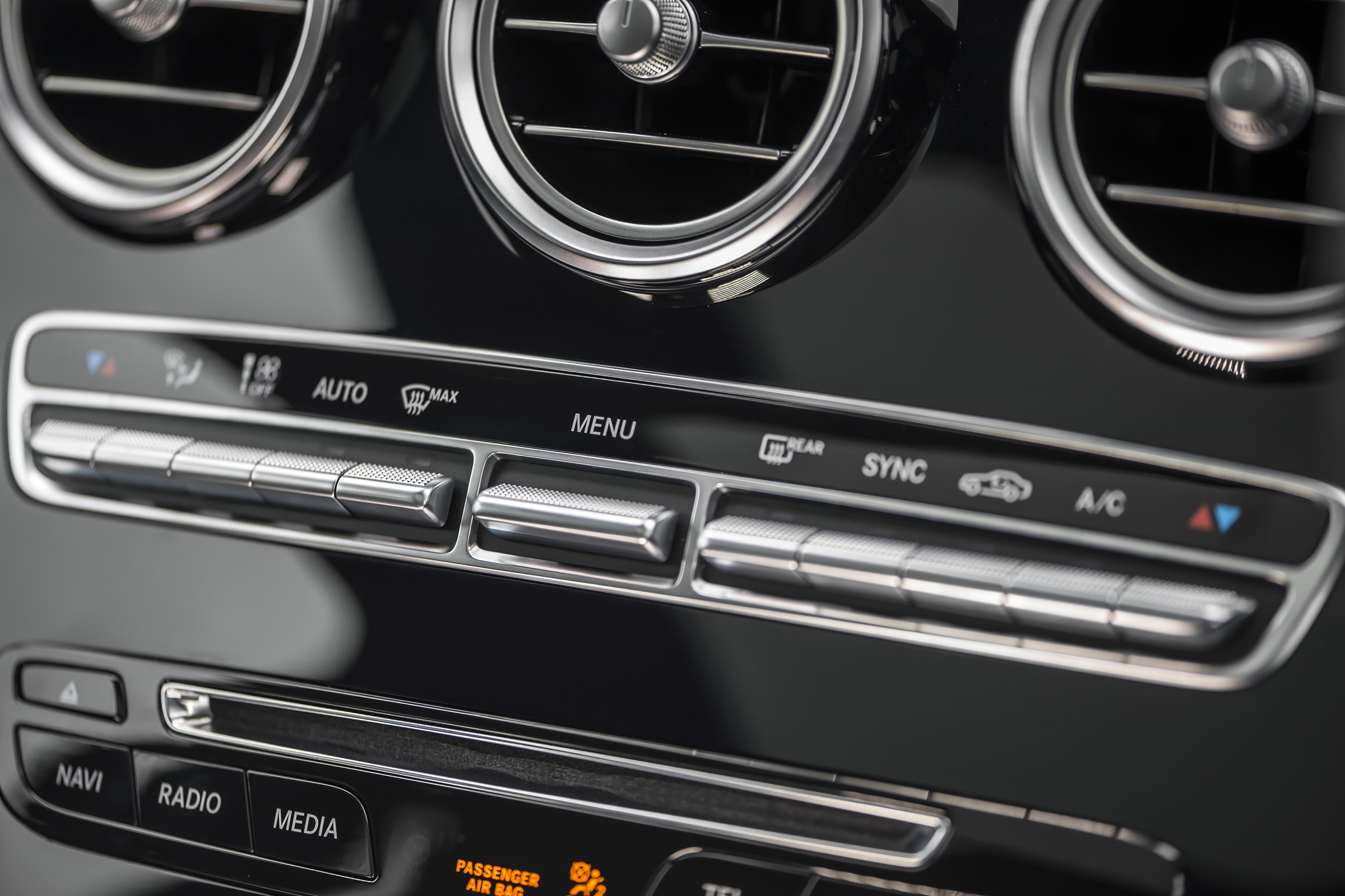 Mercedes GLC 250d 2016 - dashboard buttons