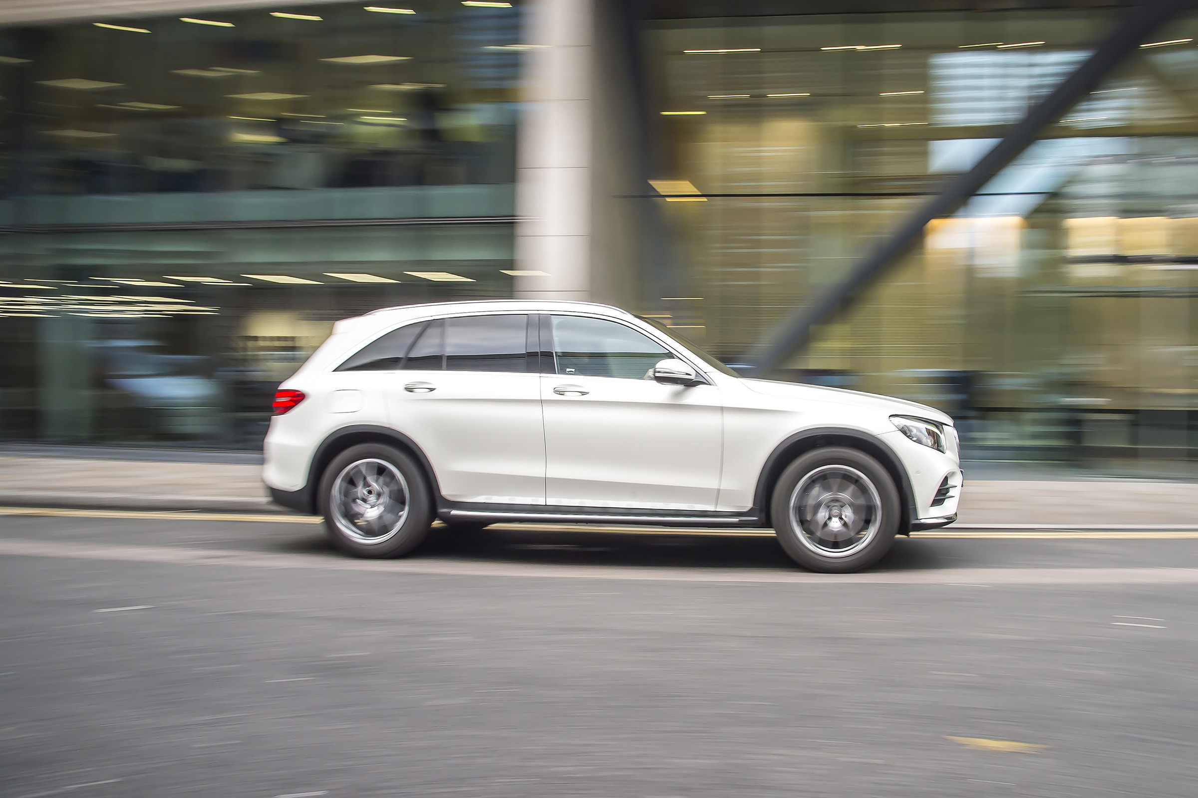 Mercedes GLC 250d 2016 - side tracking