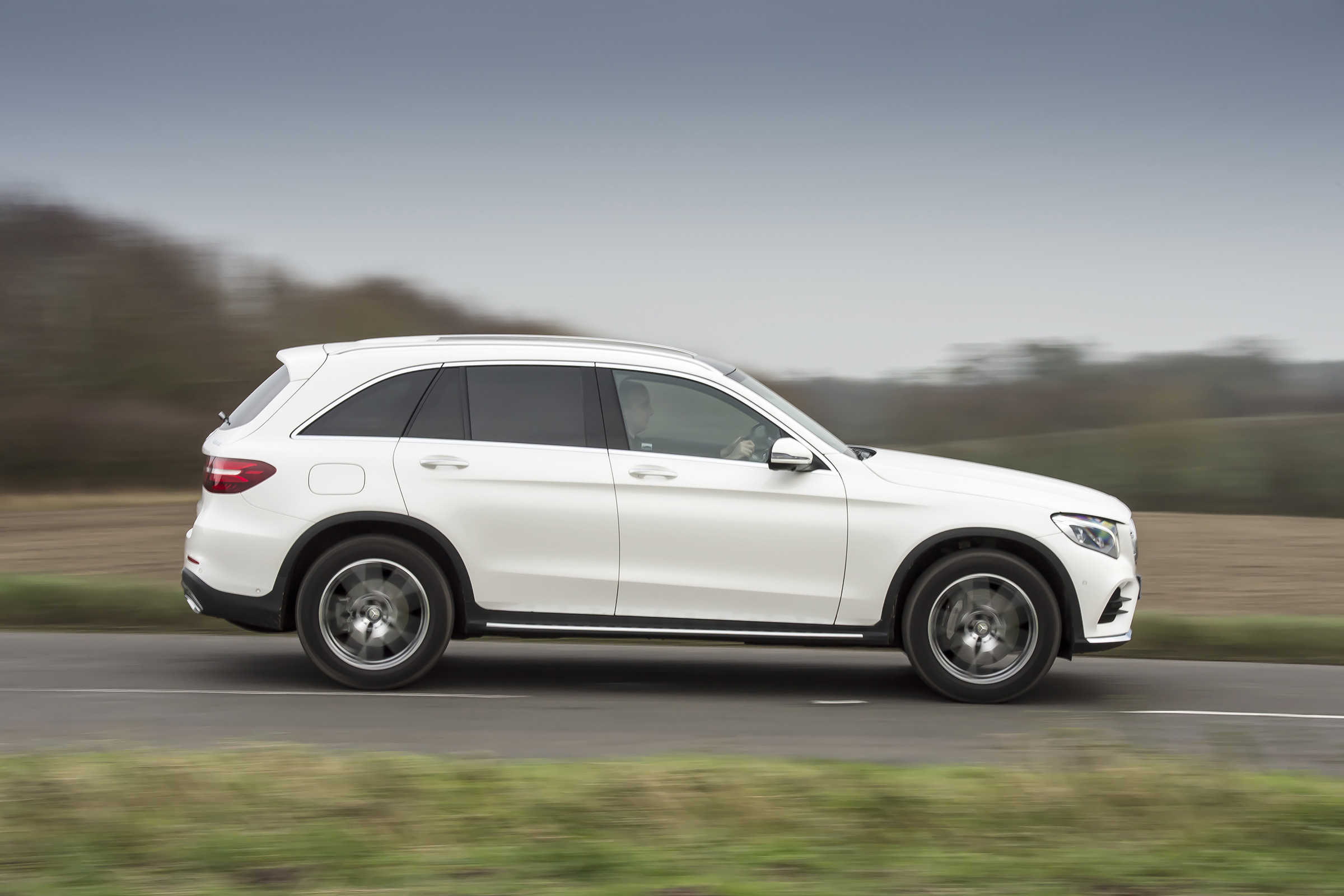 Mercedes GLC 250d 2016 - side tracking