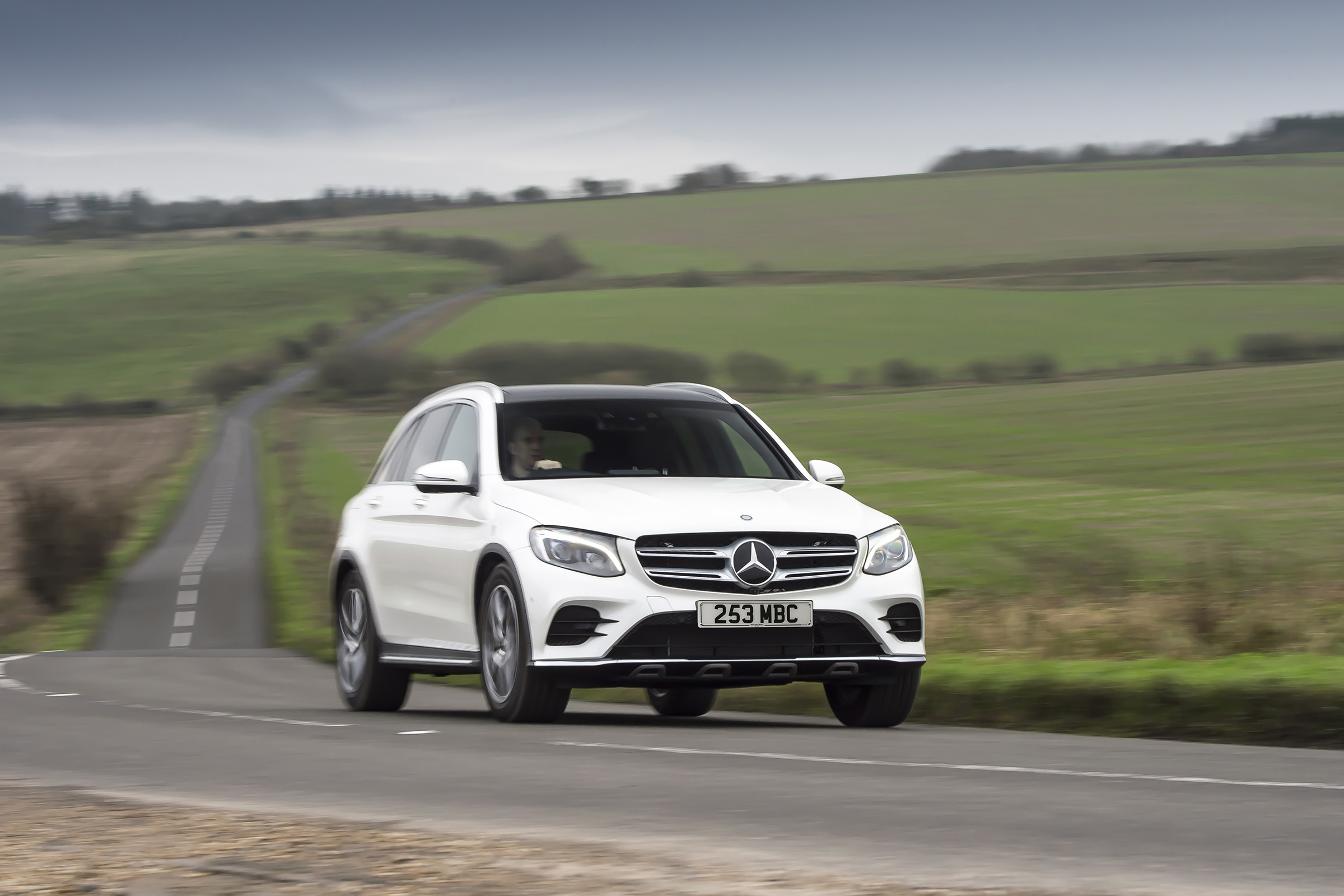 Mercedes GLC 250d 2016 - front cornering