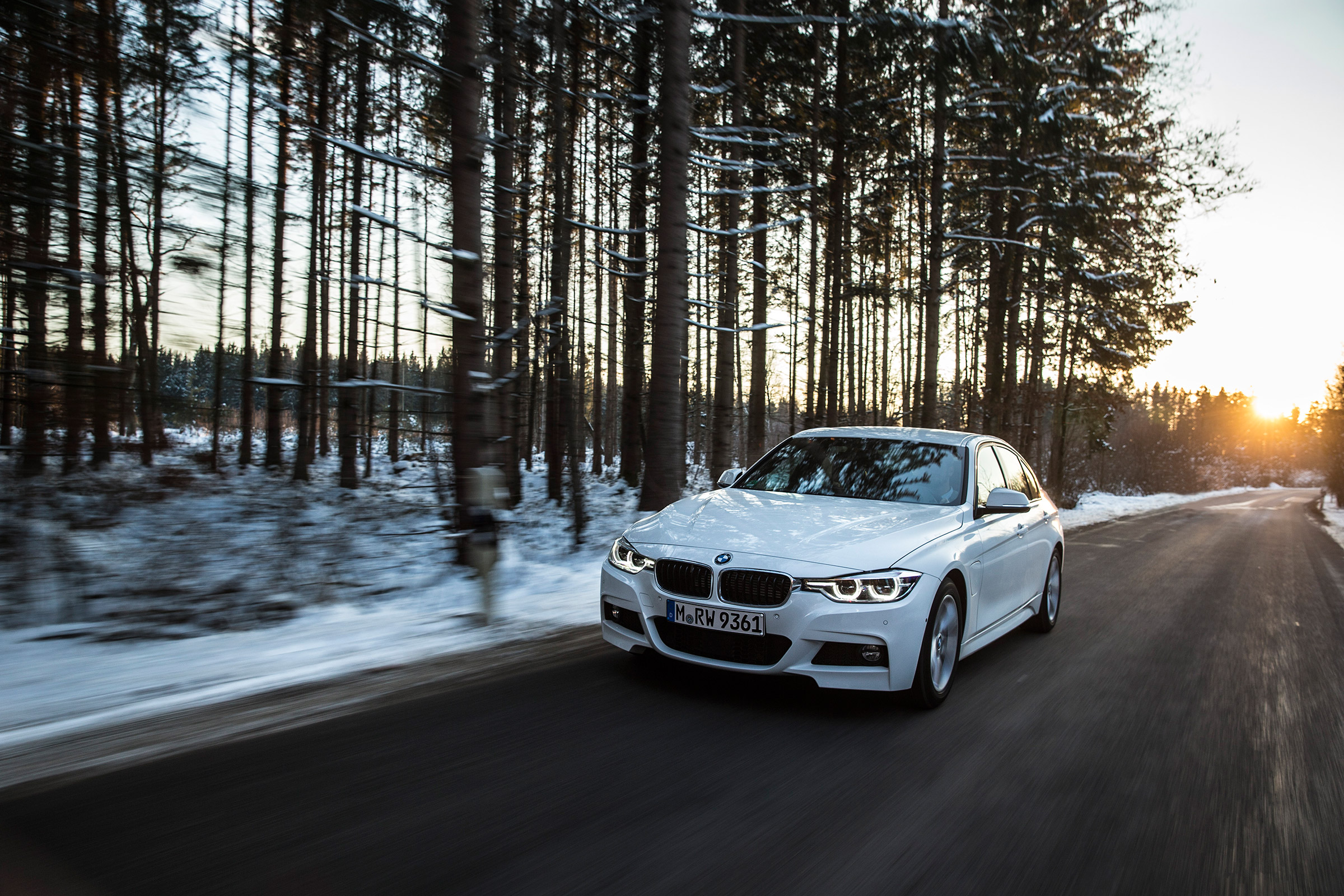 BMW 330e - front panning
