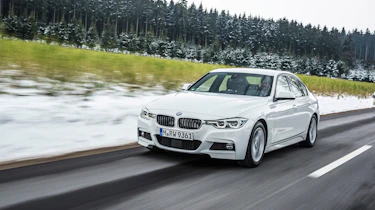 BMW 330e - front action