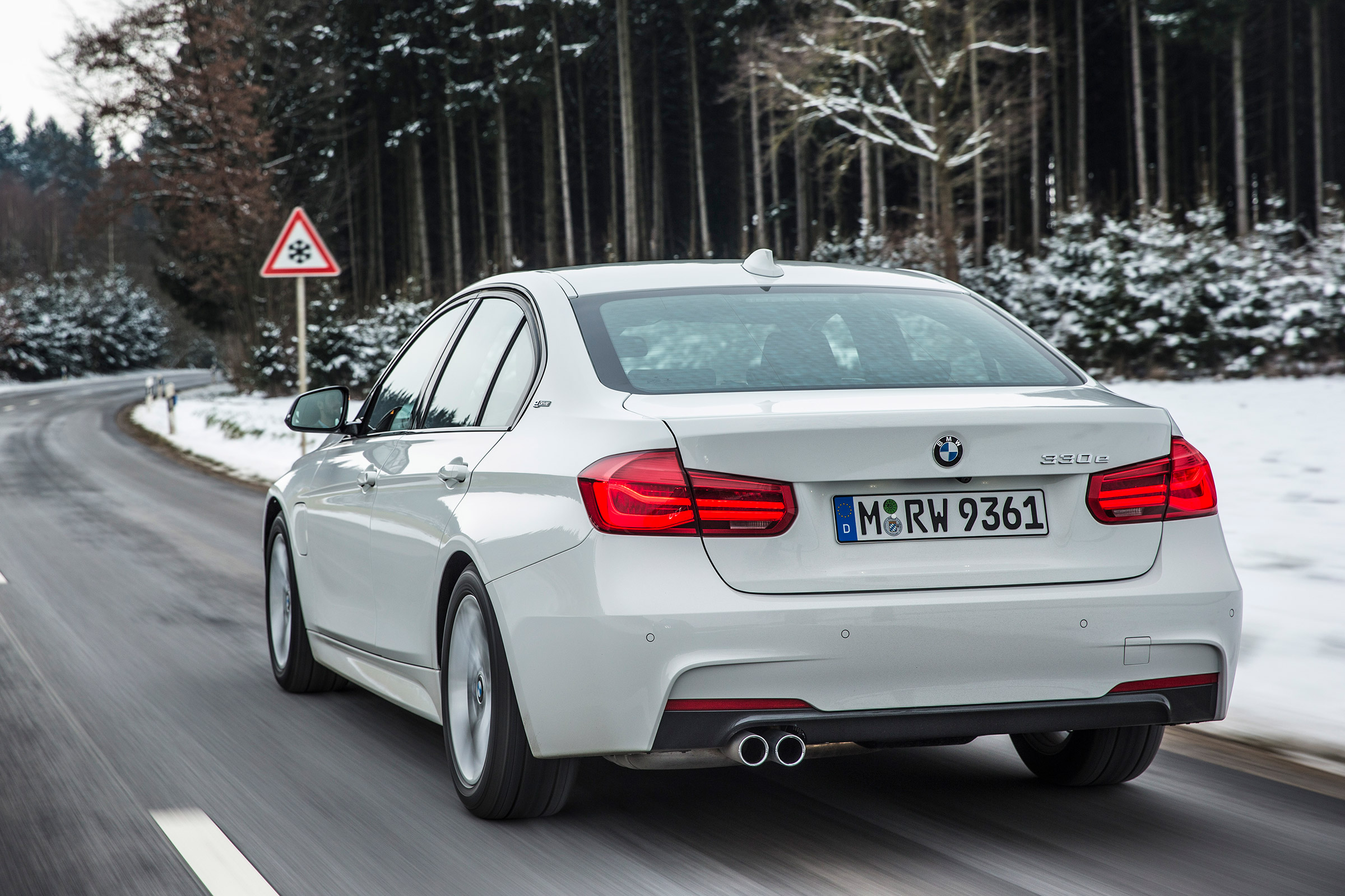 BMW 330e - rear