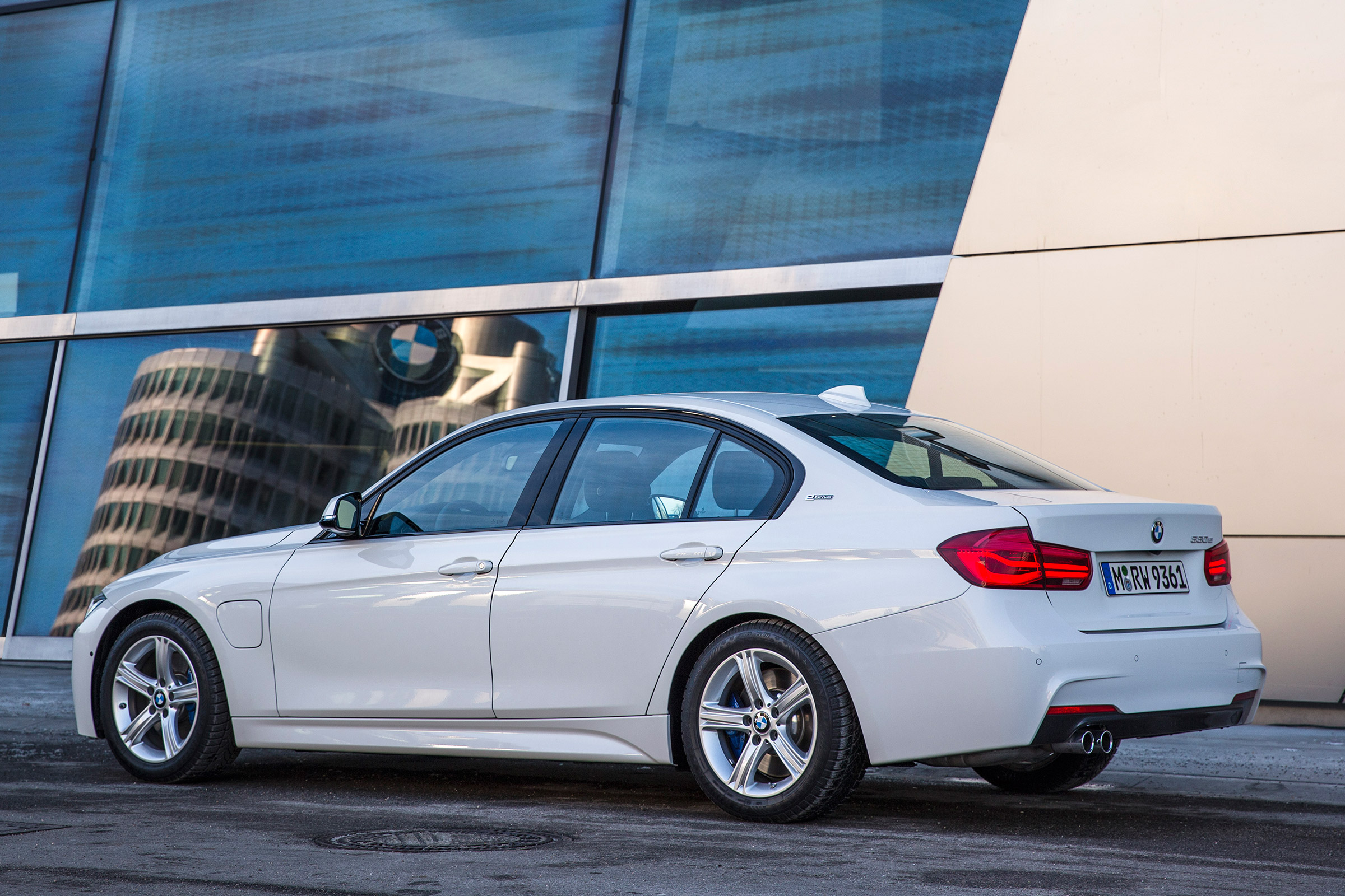 BMW 330e - rear static