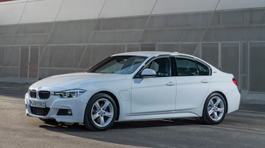 BMW 330e - front static