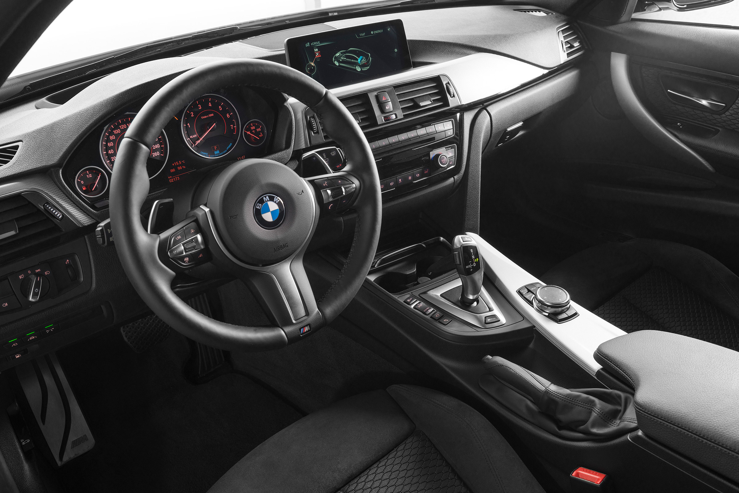 BMW 330e - dash