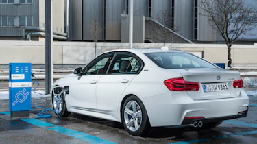 BMW 330e - charging