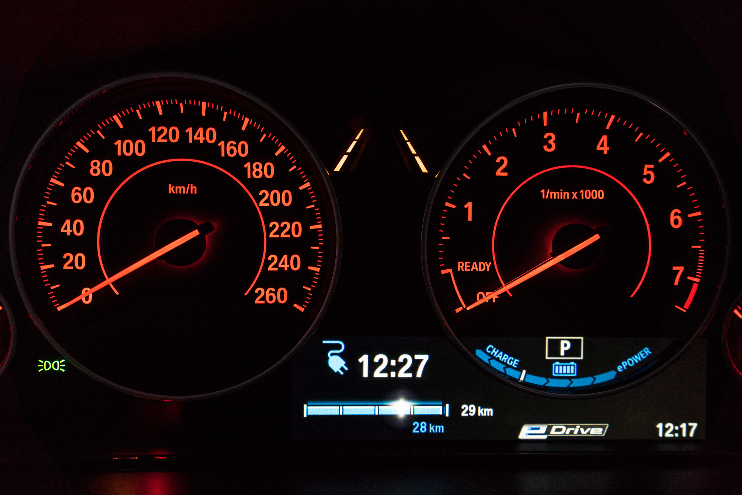BMW 330e - dials