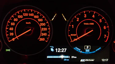 BMW 330e - dials