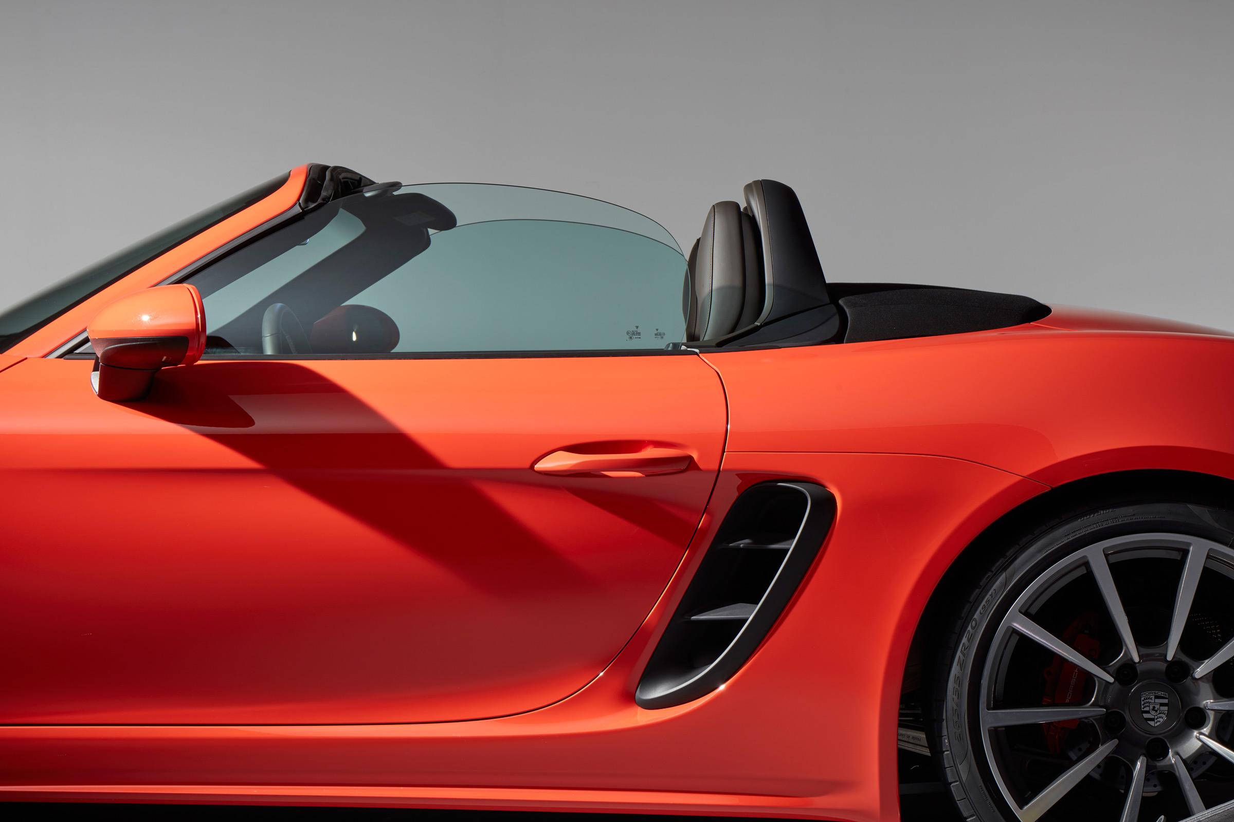 Porsche 718 Boxster - roof open