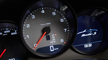 Porsche 718 Boxster - dials