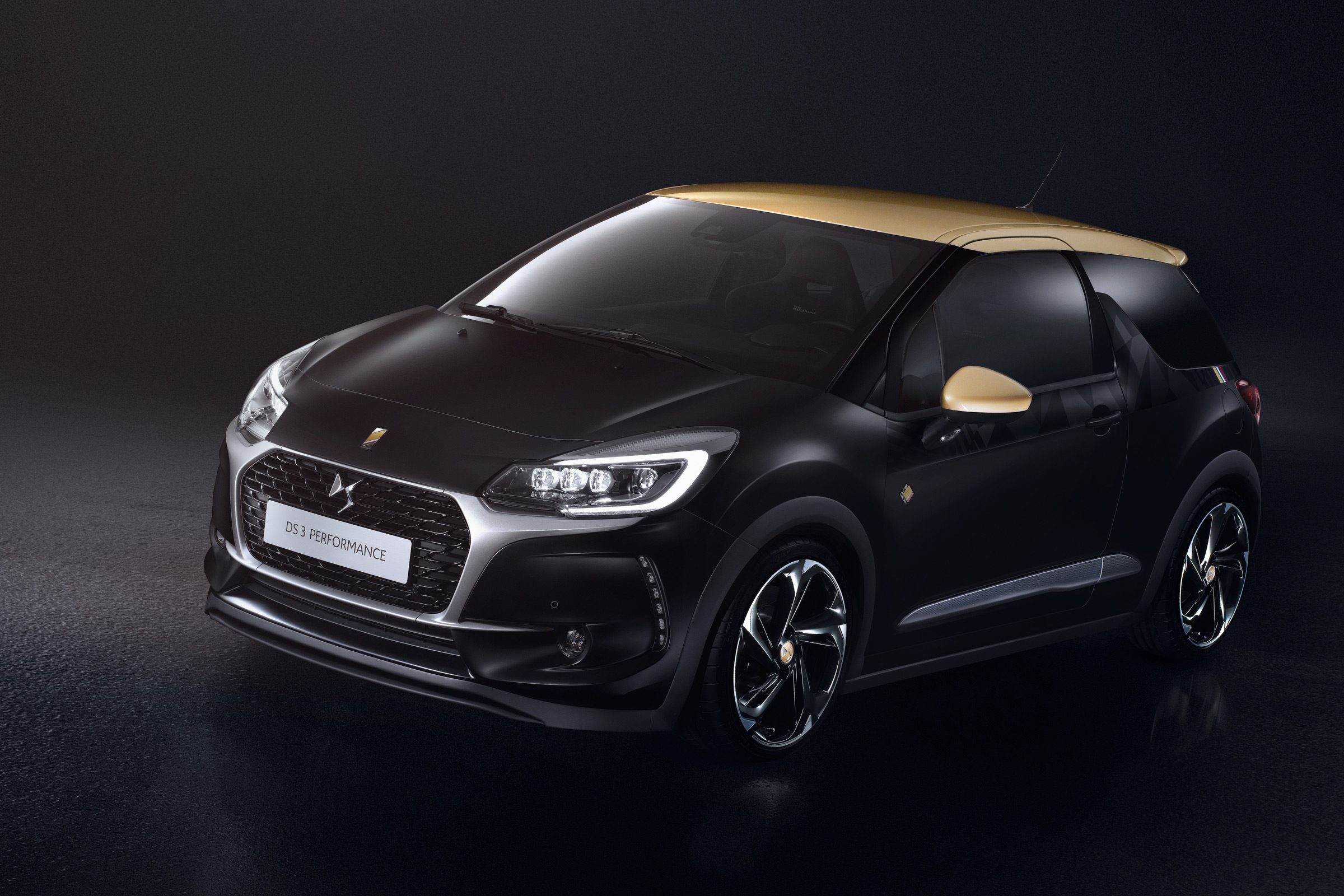 DS 3 Performance official - front quarter