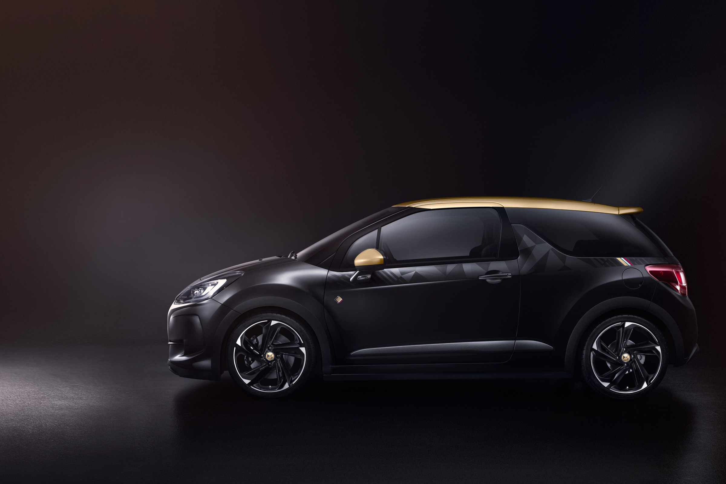 DS 3 Performance official - side