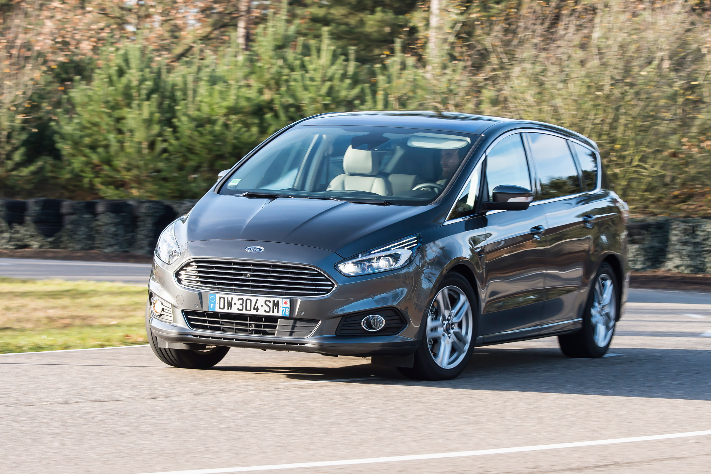 Ford S-Max AWD - front cornering