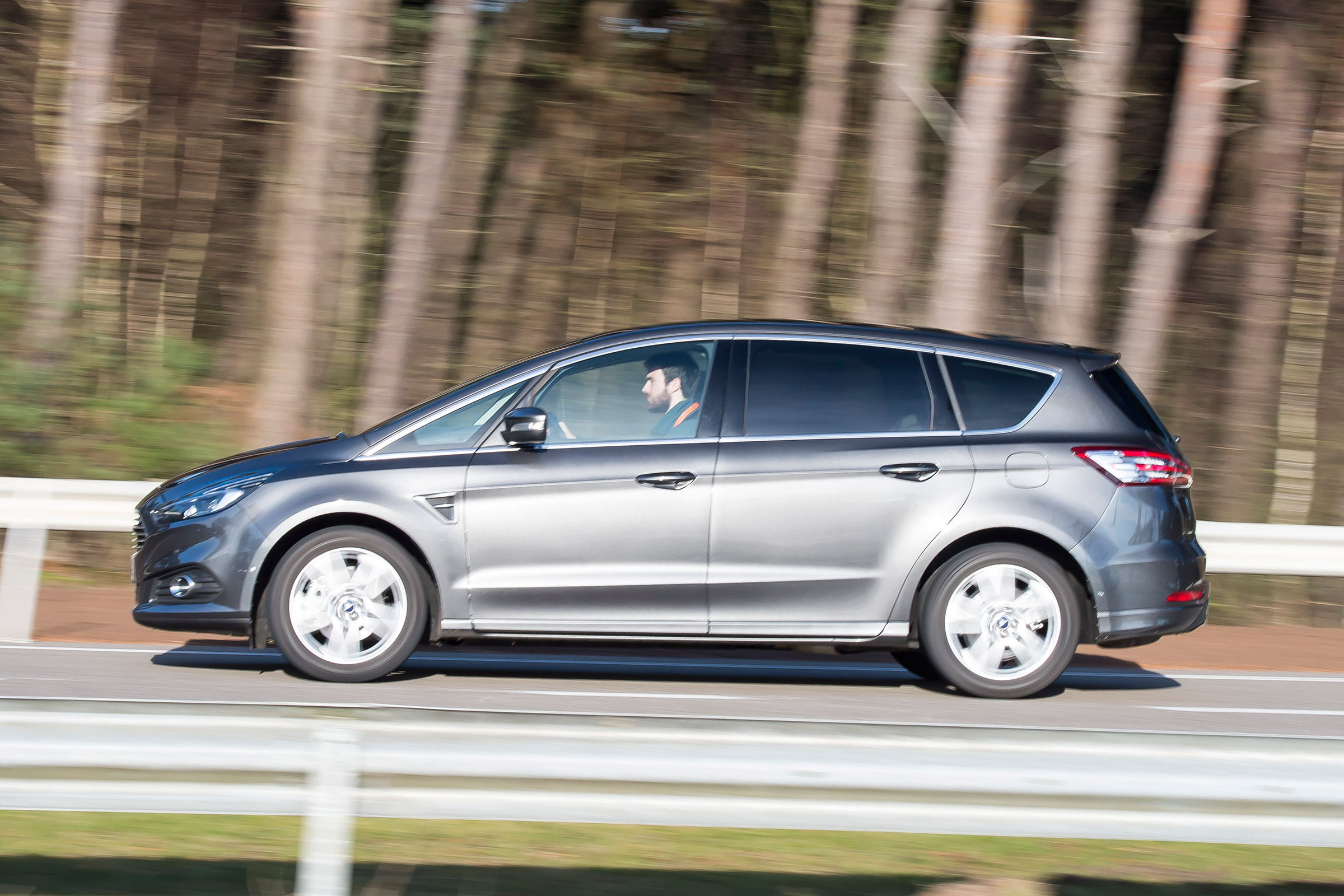 Ford S-Max AWD - side