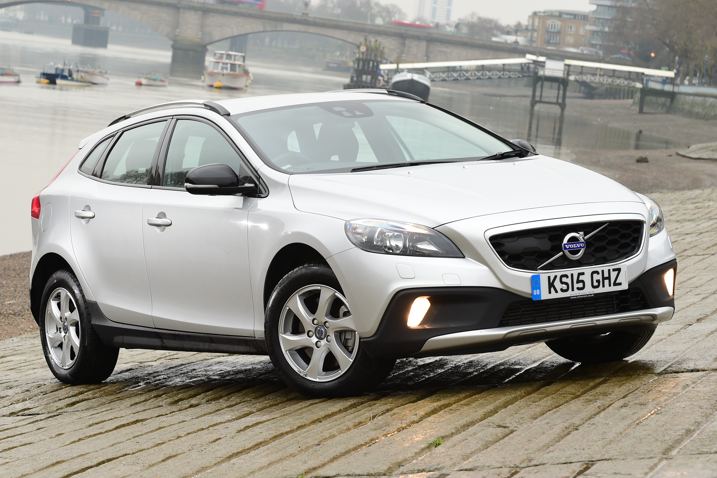 Volvo V40 Cross Country road test - front quarter