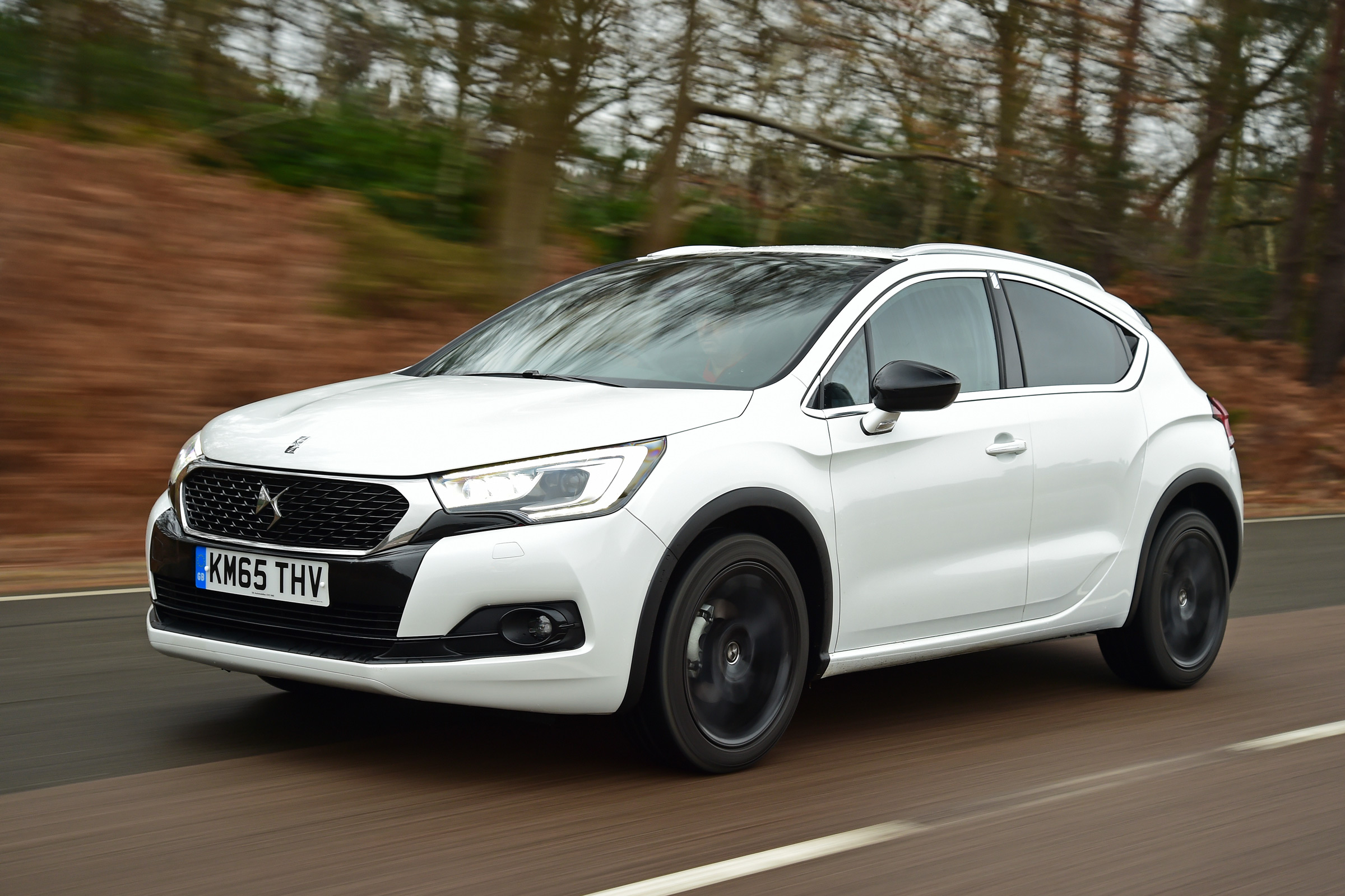 DS 4 Crossback group test - front tracking