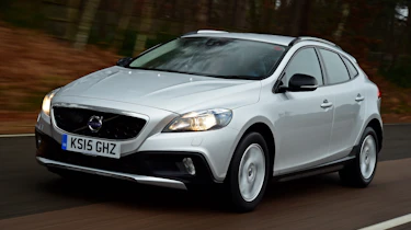 Volvo V40 Cross Country road test - front tracking