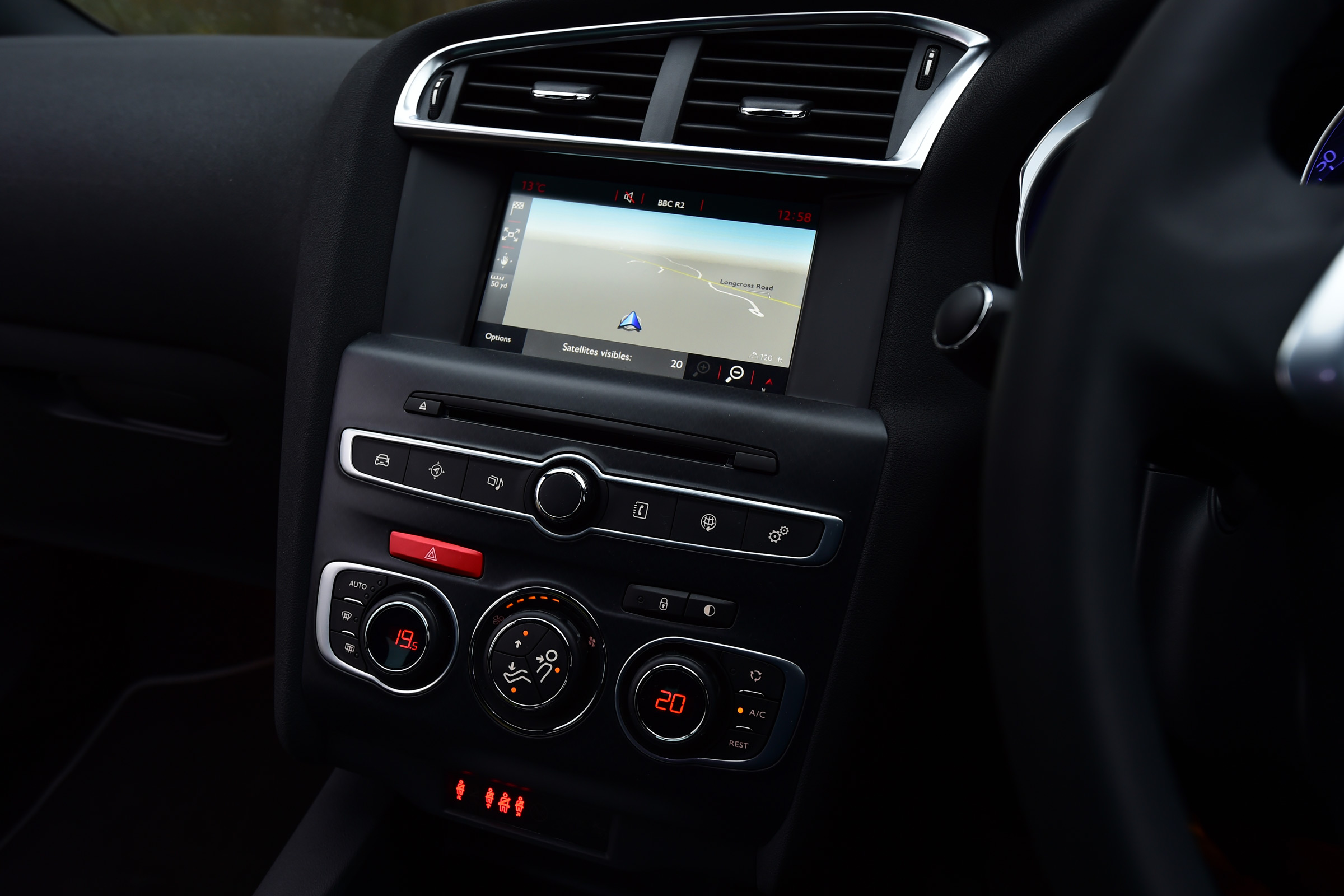 DS 4 Crossback group test - infotainment