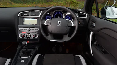 DS 4 Crossback group test - dashboard