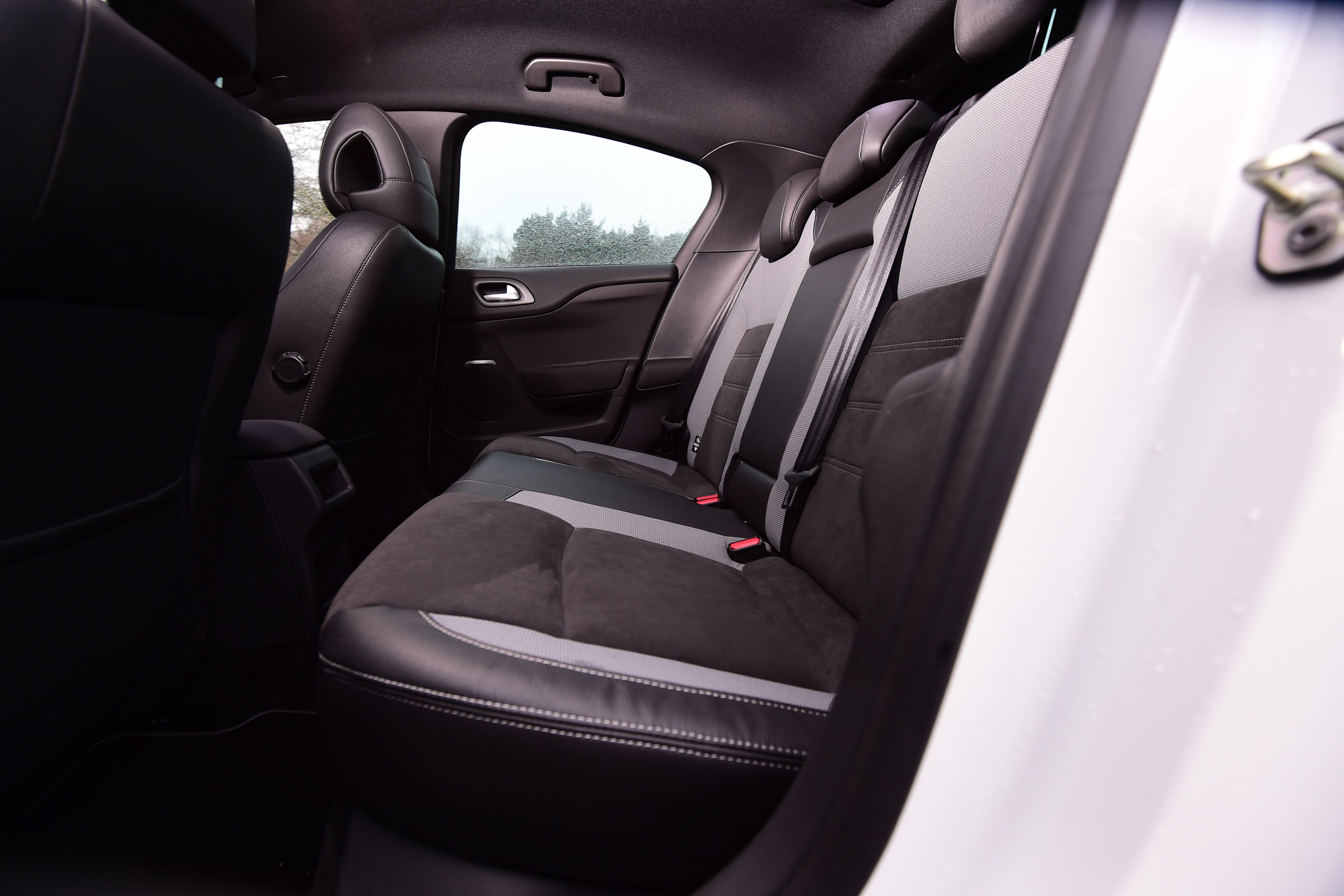 DS 4 Crossback group test - rear seats