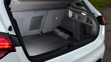 DS 4 Crossback group test - boot space