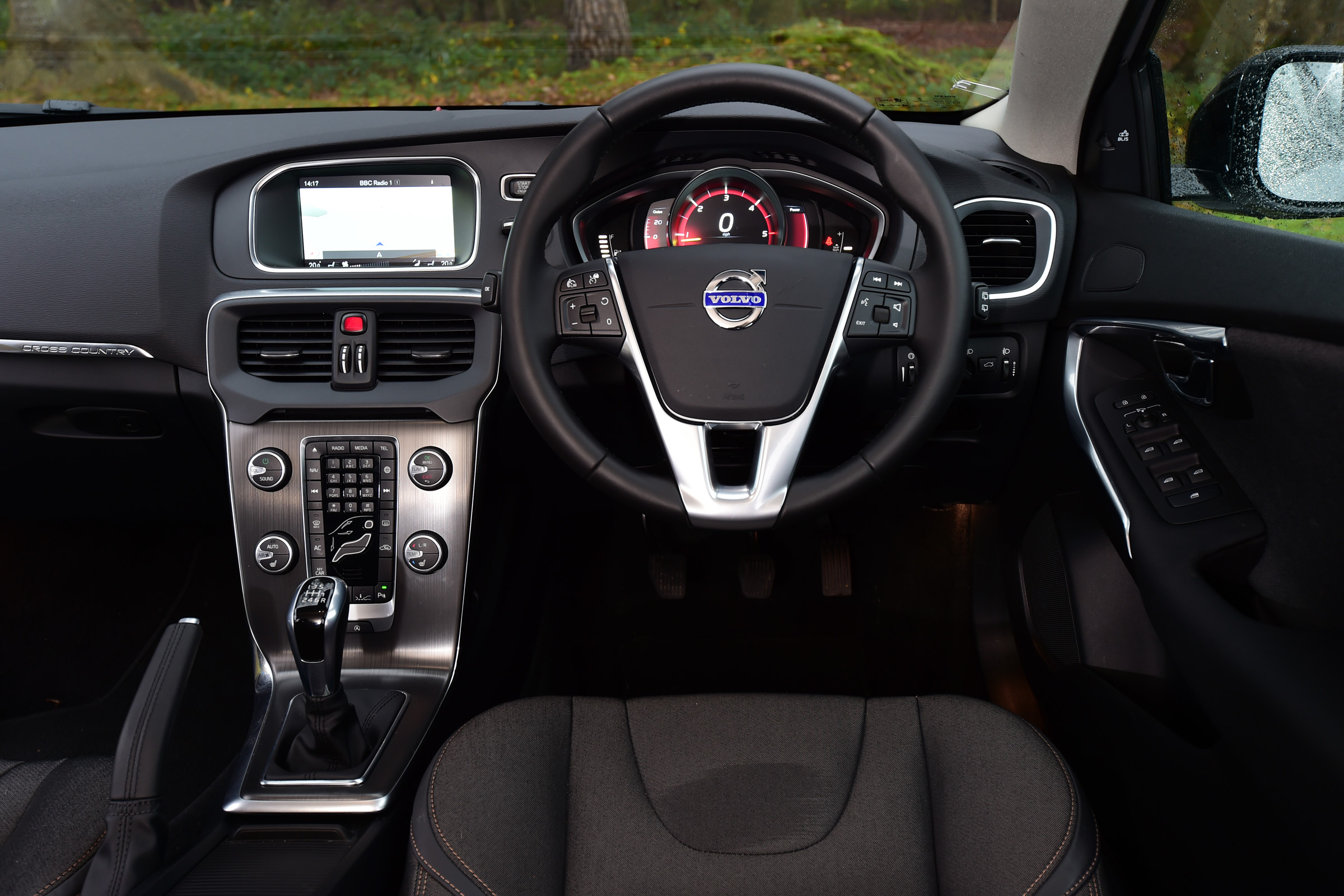 Volvo V40 Cross Country road test - dashboard