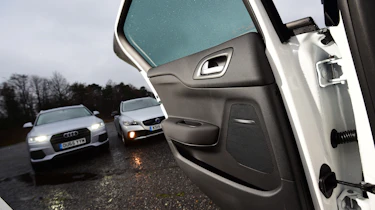 DS 4 Crossback vs Audi Q3 vs Volvo V40 Cross Country - door open