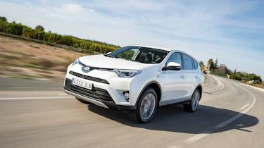 Toyota RAV4 Hybrid - front panning