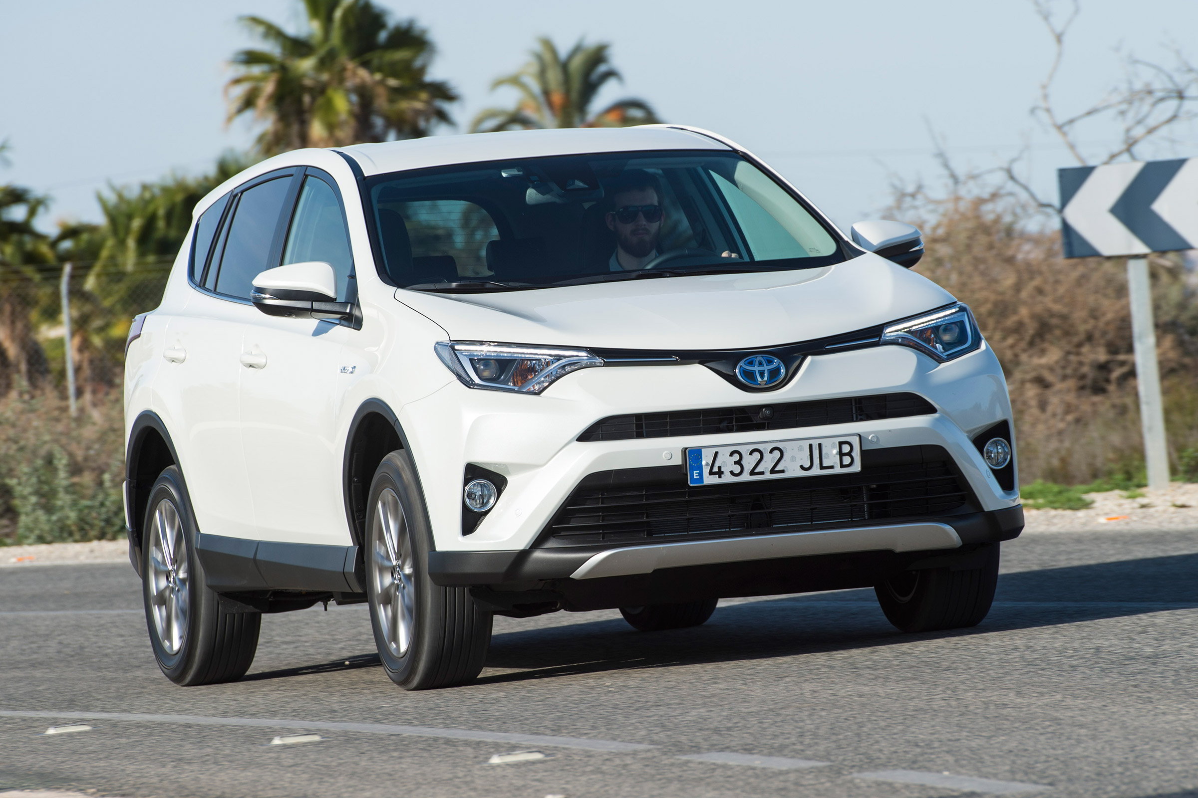 Toyota RAV4 Hybrid - front cornering