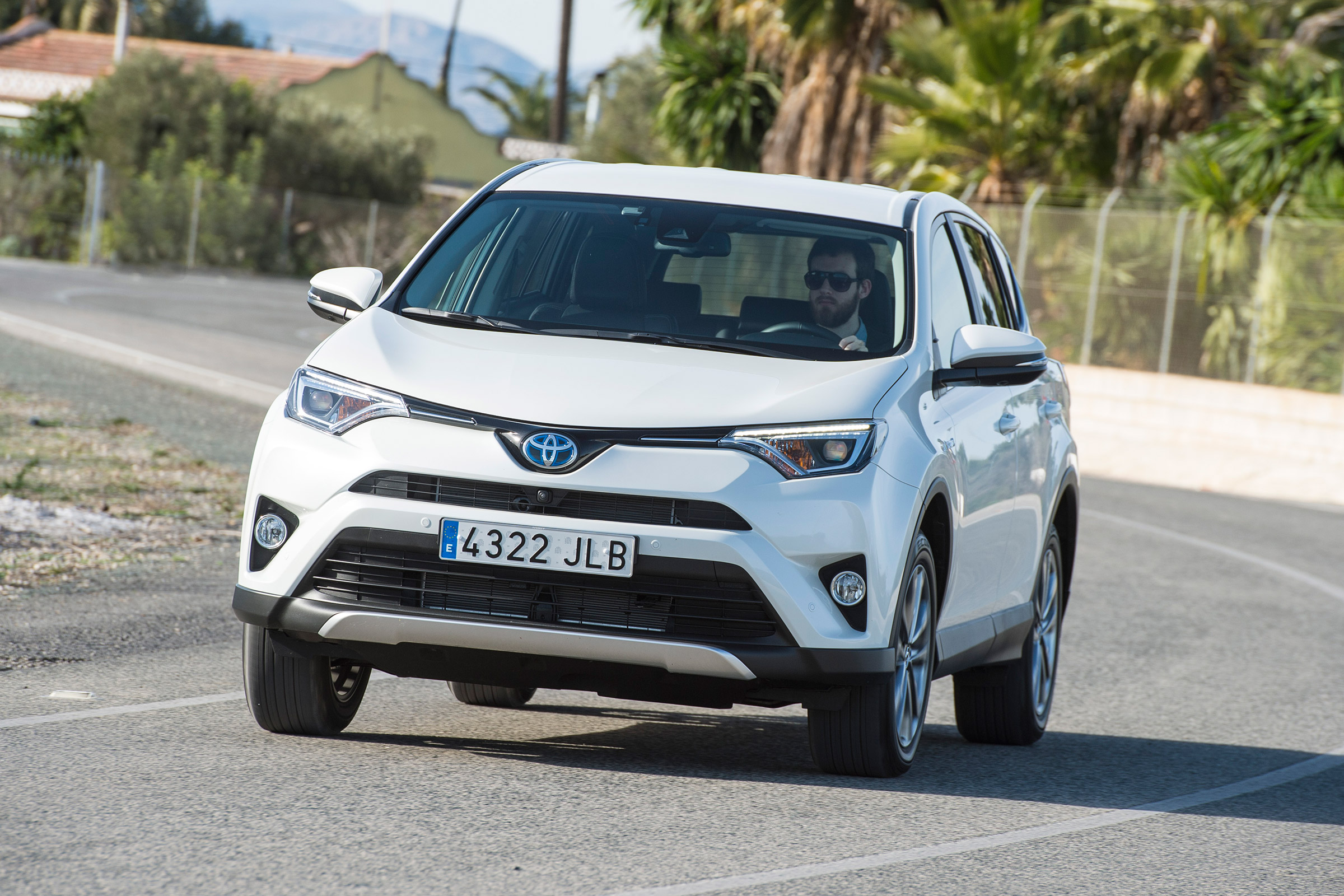 Toyota RAV4 Hybrid - front action