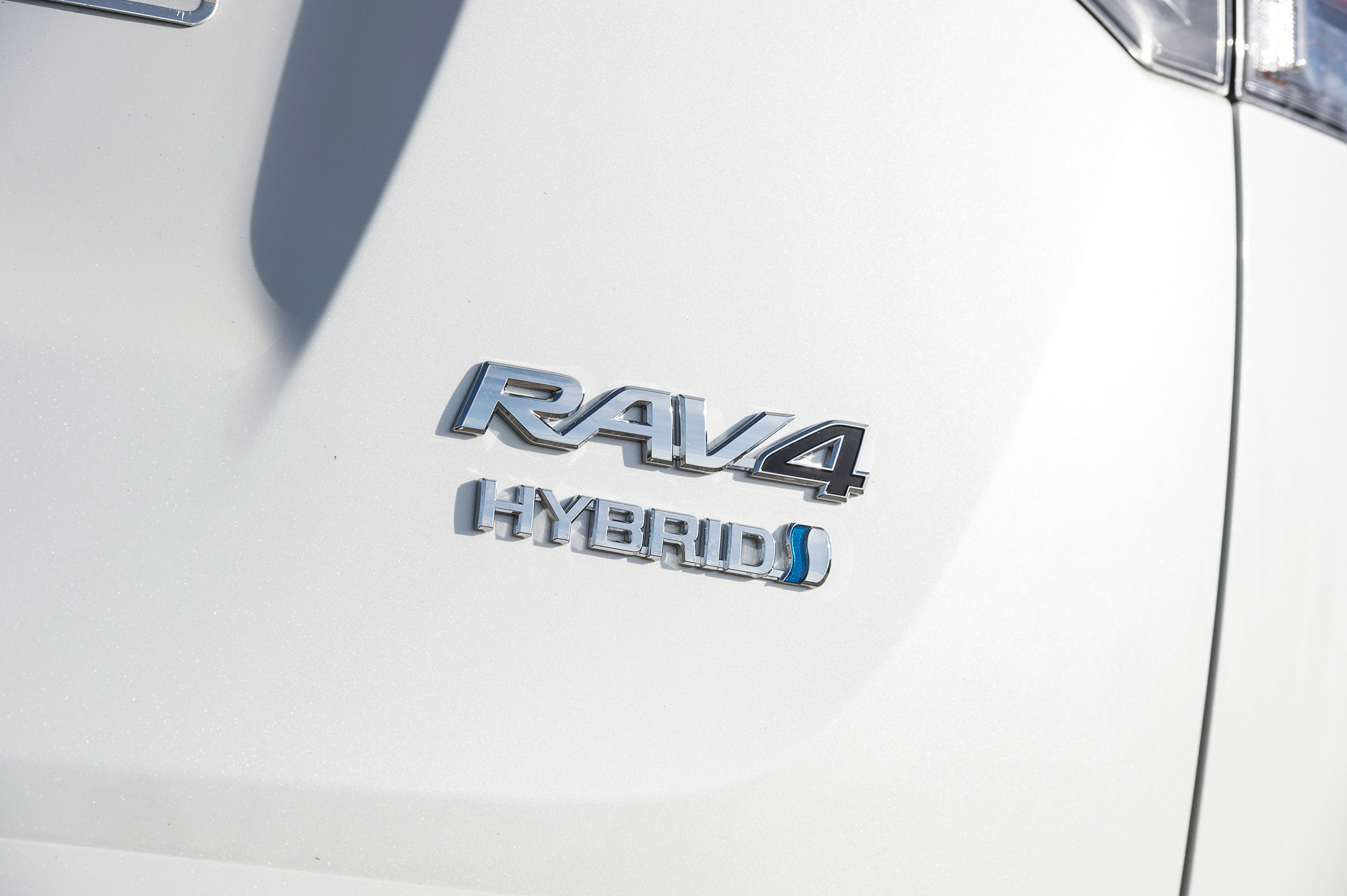 Toyota RAV4 Hybrid - badge
