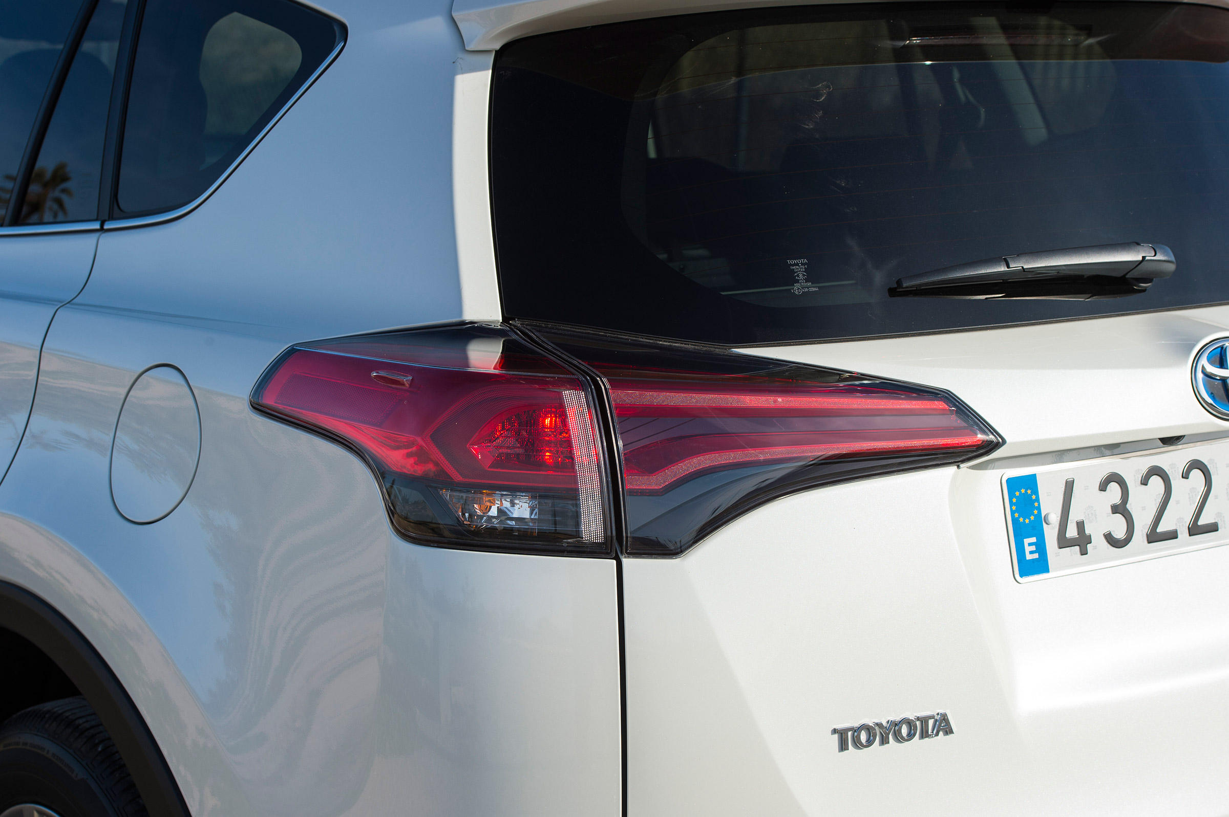 Toyota RAV4 Hybrid - rear detail