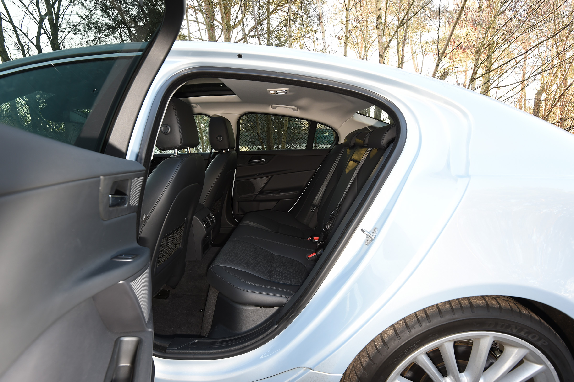 Jaguar XE Portfolio petrol 2016 - rear seats