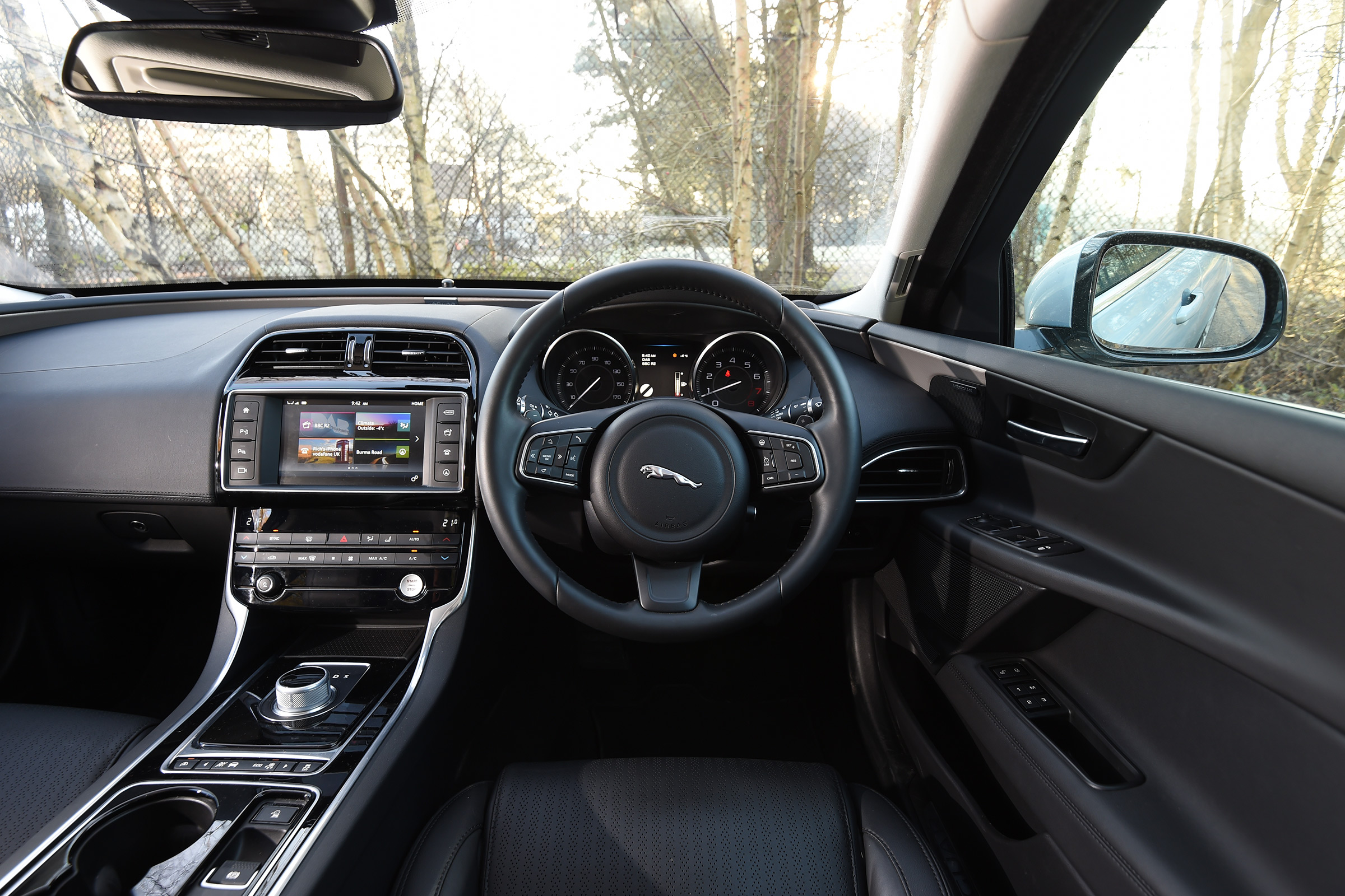 Jaguar XE Portfolio petrol 2016 - interior