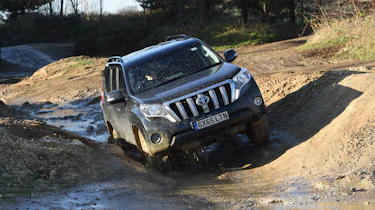 Land Rover Defender vs Toyota Land Cruiser - Toyota front off road