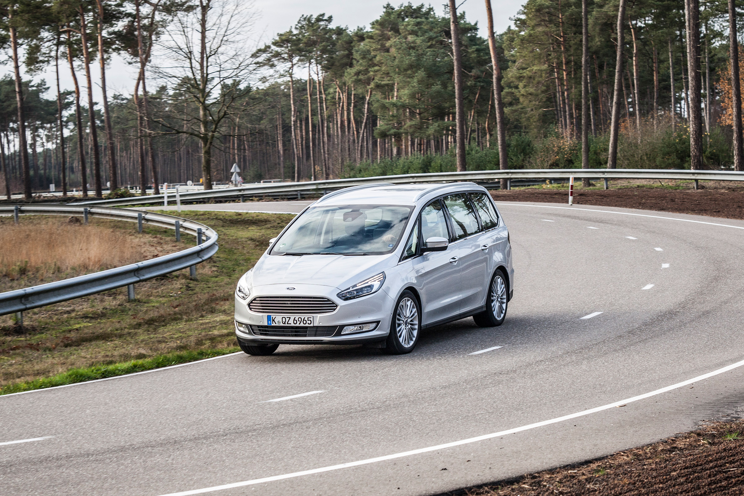 Ford Galaxy AWD - front cornering